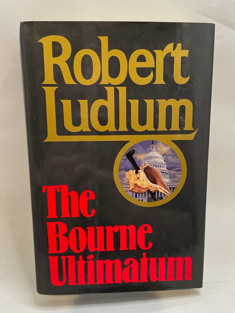 The Bourne Ultimatum (Hardcover Book, 1st Edition) by Robert Ludlum Great Con.
